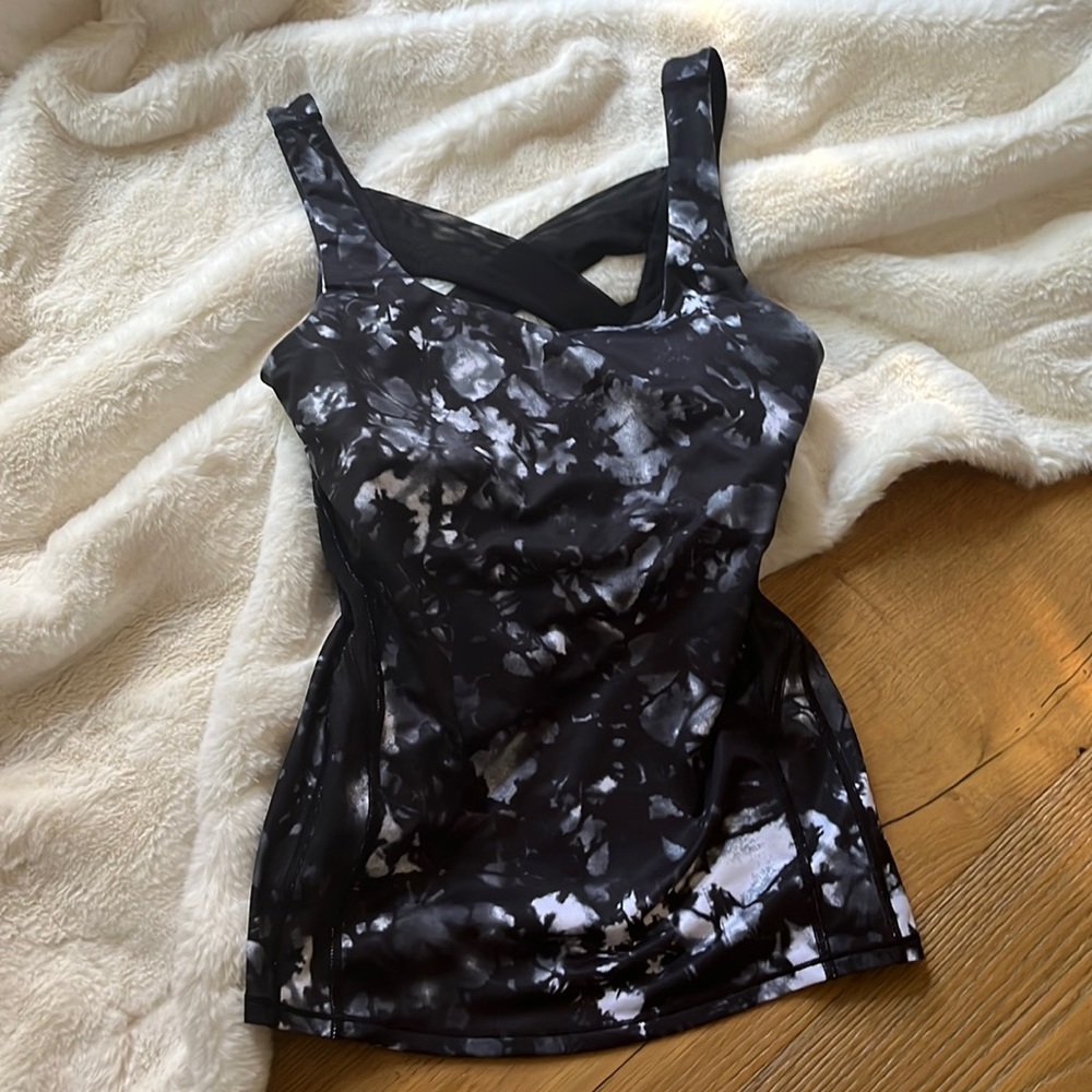 ✨Cute Lululemon Tank✨